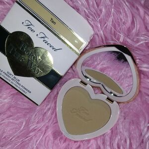 Too Faced Soft Blur Pressed Heart Powder Tan
